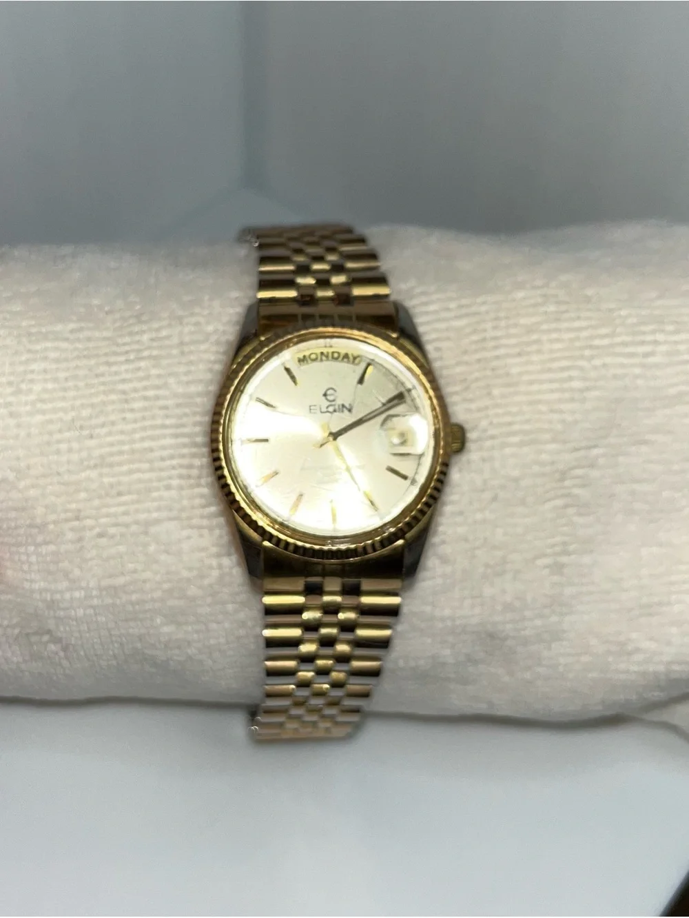 Elgin Presidential FC400 Day/Date Qtz: Men's Watch Scratched Crystal New Battery